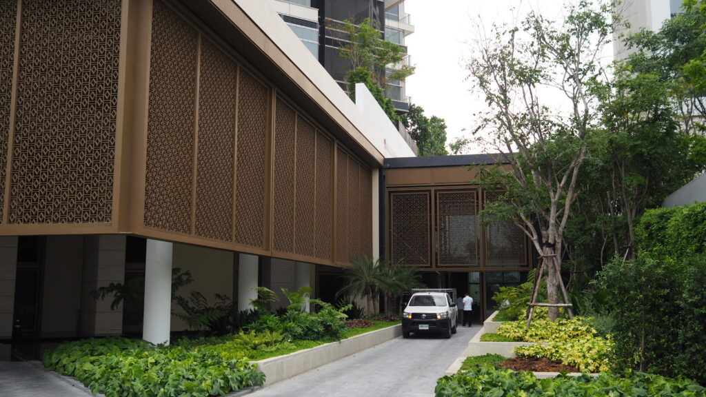 มุมมองด้านหน้าอาคาร Four Seasons Private Residences